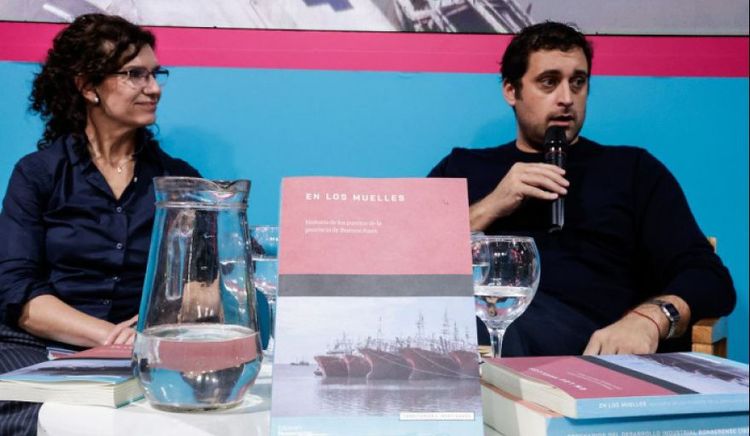 La Provincia presentó su libro de historia portuaria