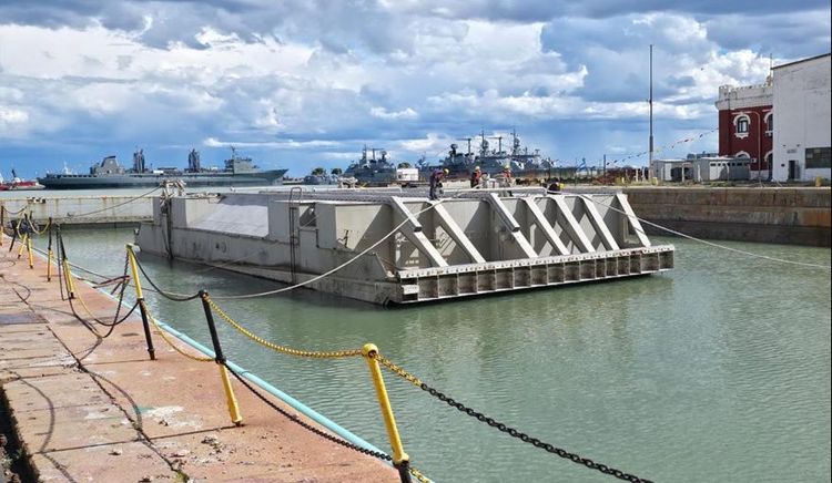 TANDANOR puso en operación una compuerta flotante en el Dique de Carena N.º 2 de la Base Naval Puerto Belgrano