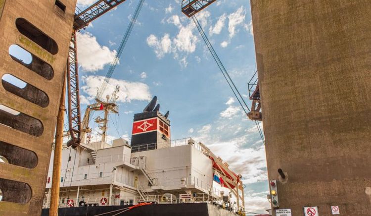 Puerto San Nicolás opera tres buques en simultáneo con insumos agroindustriales e industriales
