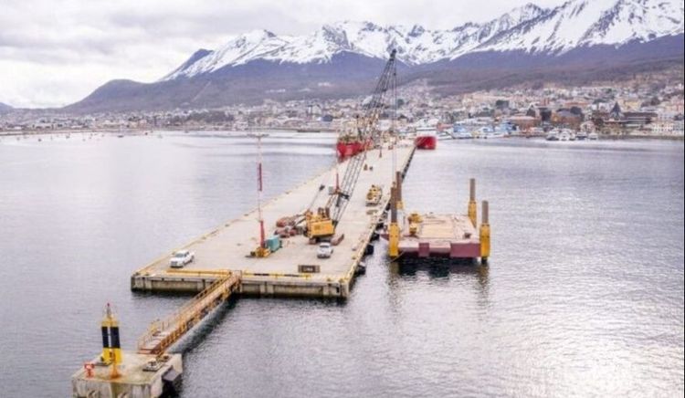 El Puerto de Ushuaia renovará 75 defensas en su Muelle Comercial tras el llamado a licitación pública