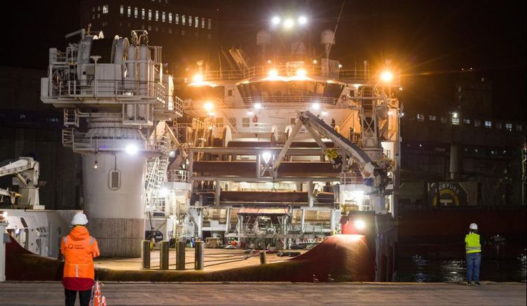 Puerto Quequén cargó el primer buque con equipamiento para la terminal offshore de Punta Colorada vinculada al VMOS
