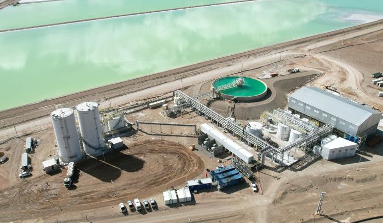 Tres de los diez yacimientos de litio más grandes del mundo están en Argentina
