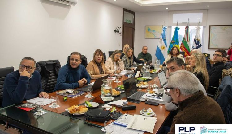El Directorio del Puerto La Plata aprobó nuevas inscripciones de empresas, adjudicó el servicio de vigilancia y actualizó tarifas