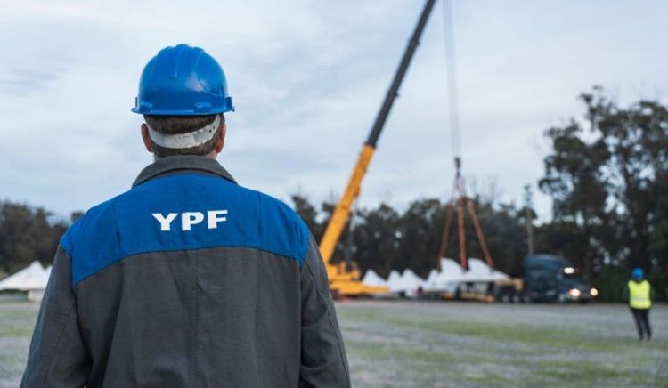 YPF completó en Puerto Quequén una operación clave para el proyecto VMOS
