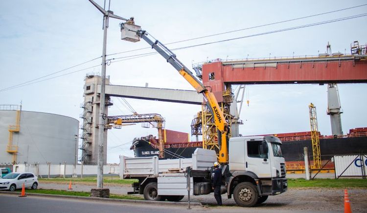 Puerto Quequén avanza en su modernización con nueva iluminación LED en la zona secundaria