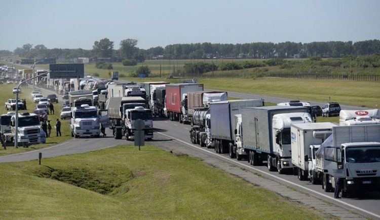 El ingreso de camiones con soja a los puertos creció 76% en mayo