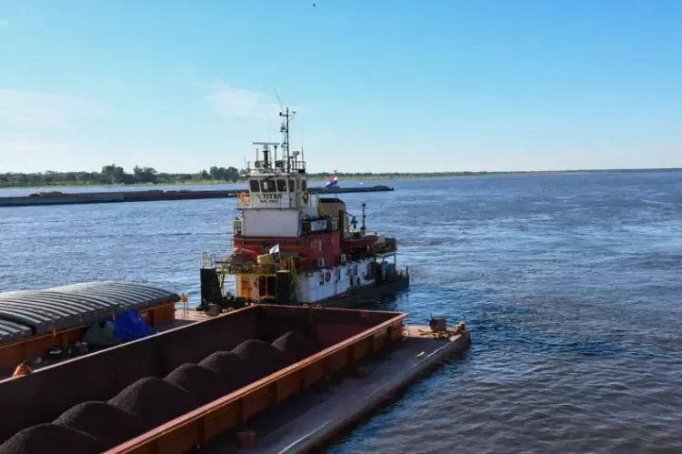 Día histórico para la Biosiderúrgica y el Puerto de Formosa: llegaron minerales de hierro para las pruebas de producción