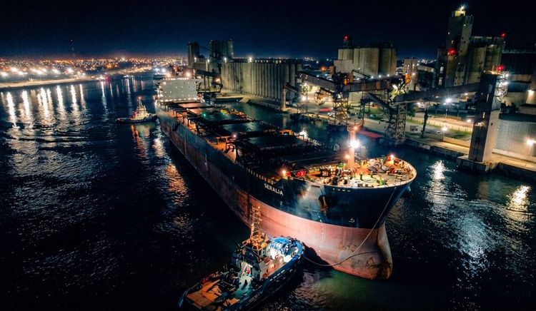 Puerto Quequén registra uno de los mayores embarques agrícolas de su historia con la llegada del buque "SERALIA"