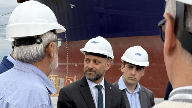 Desde el muelle de la Zona Franca Santafesina, se concretó la exportación de 30 mil toneladas de acero producido 100% en la provincia