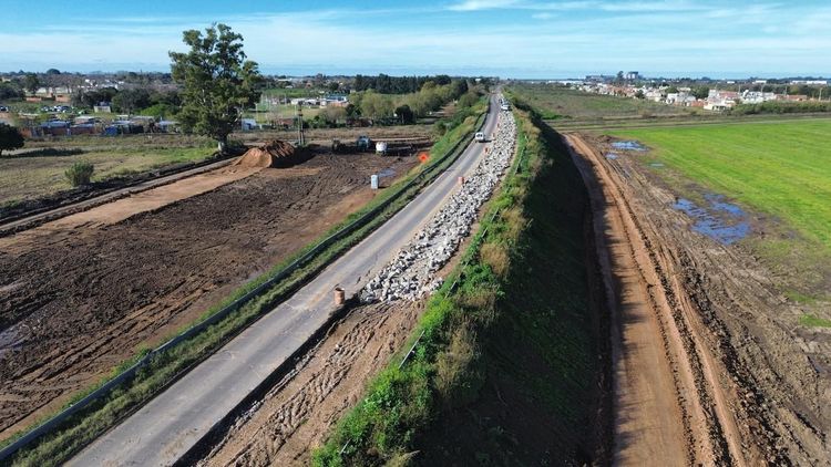 La provincia de Santa Fe reconstruye de forma completa la Ruta 21 para potenciar el transporte en un corredor portuario estratégico