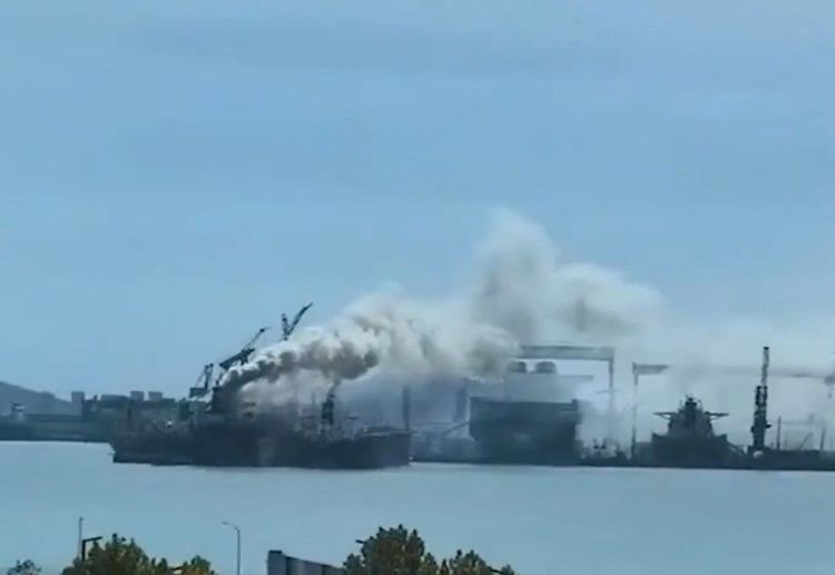 Imagen de portada - 20 Dead in Ship Fire at Qingdao Shipyard