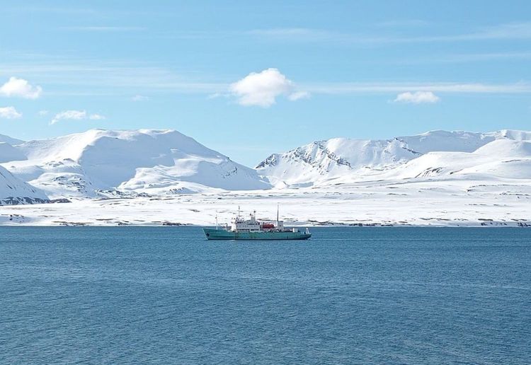 Imagen de portada - 69 Russian Citizens Return After Seizure of Cruise Ship Professor Molchanov