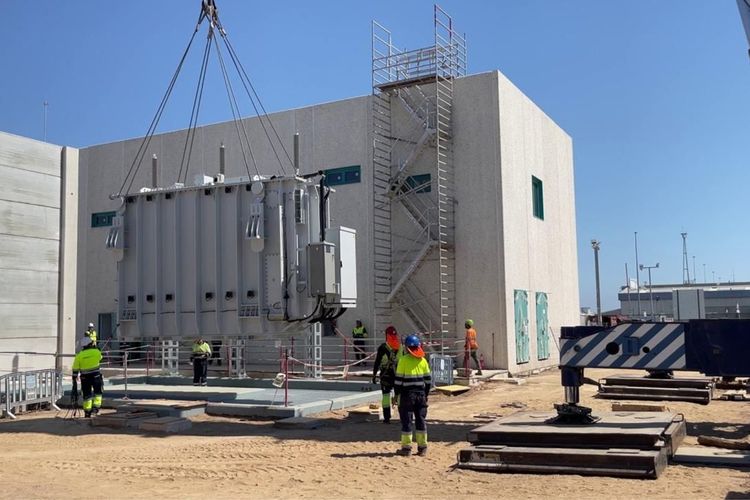 Imagen de portada - 80MVA Transformer Arrives at Port de Barcelona Substation