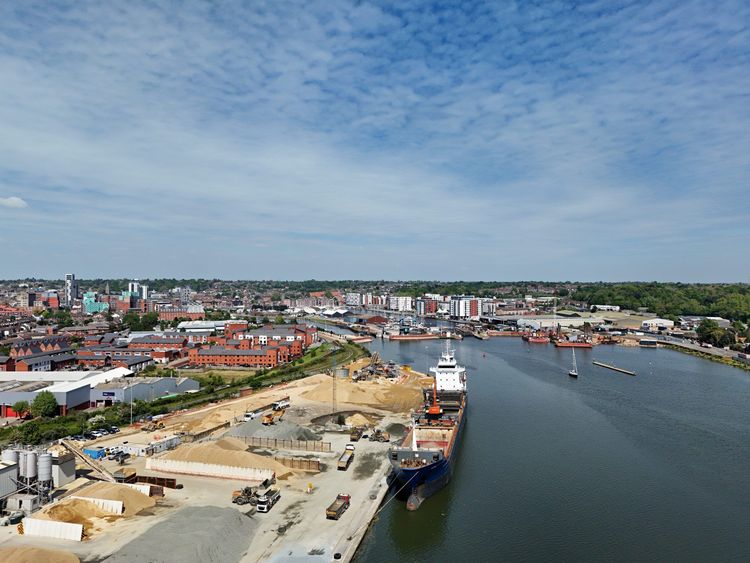 Imagen de portada - ABP, Brett, and Tarmac Seal Logistics Alliance at Port of Ipswich