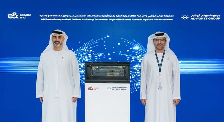 Imagen de portada - AD Ports Group y e& implementan una red troncal digital terrestre preparada para IA en toda la infraestructura logística