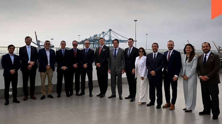 Imagen de portada - APM Terminals Callao Receives Delegation of U.S. Officials