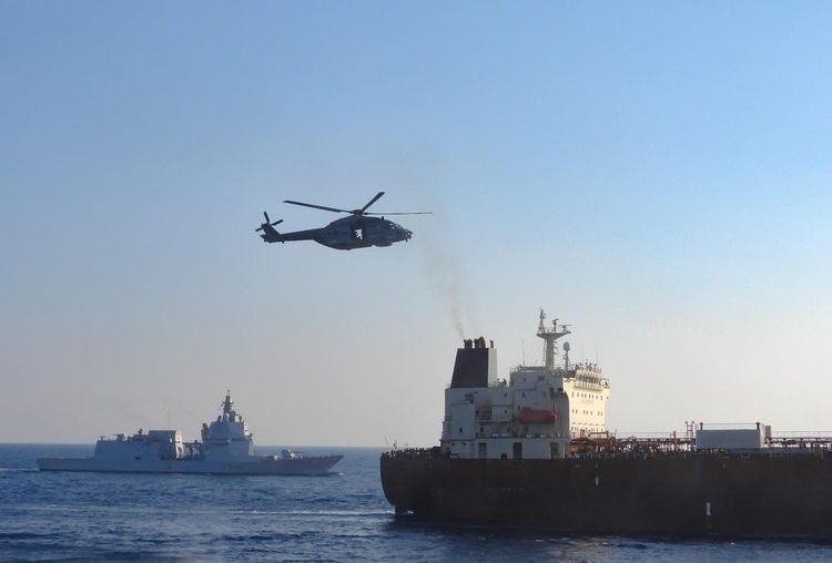 Imagen de portada - Armada italiana intercepta petrolero sancionado de la flota en la sombra rusa en el Mediterráneo