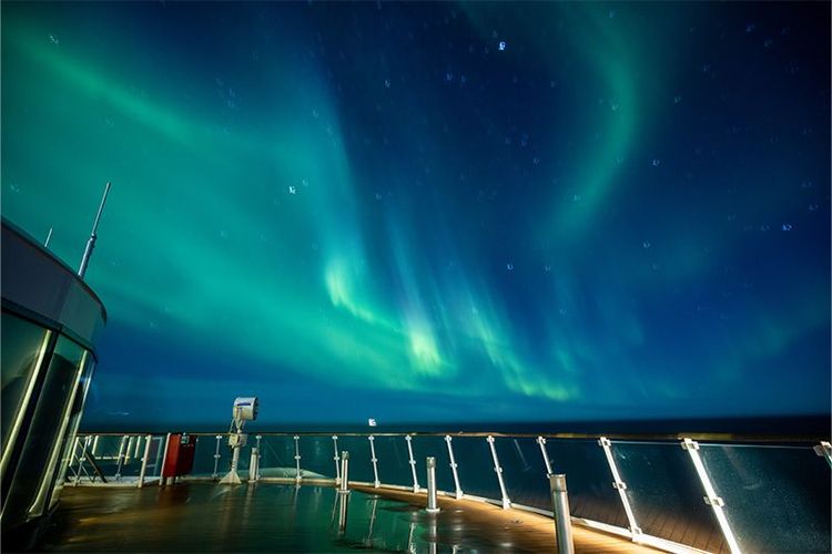 Imagen de portada - Aurora Expeditions Lanza Cruceros Árticos para Ver las Luces del Norte