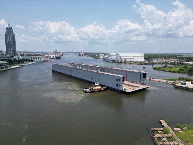 Imagen de portada - Austal USA Obtains Full Certification for Floating Dry Dock in San Diego