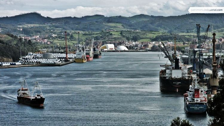 El Puerto de Avilés incrementa un 21,1% sus graneles líquidos en junio
