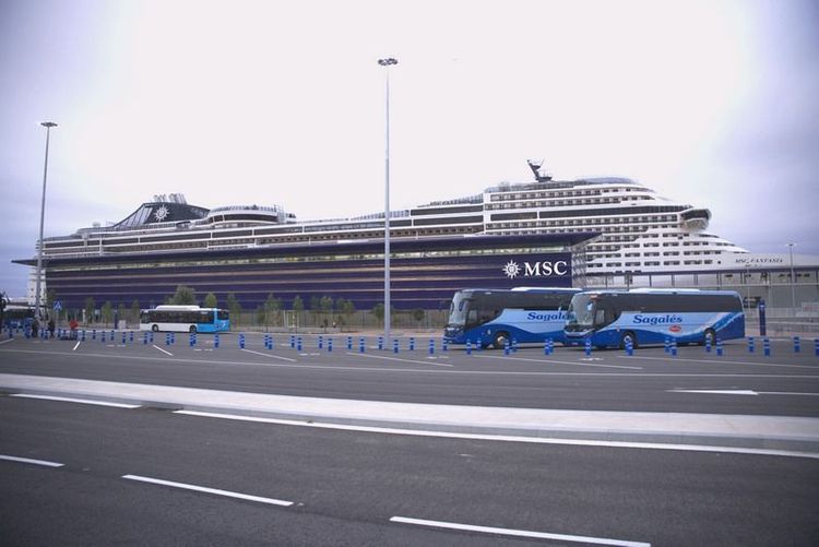 Imagen de portada - Barcelona Aumenta el Impuesto a Pasajeros de Cruceros a 24 Euros por Persona