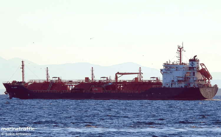 Imagen de portada - Buque tanque de GLP Gas Lisbon impactado por dron en el Mar Negro, tres tripulantes heridos
