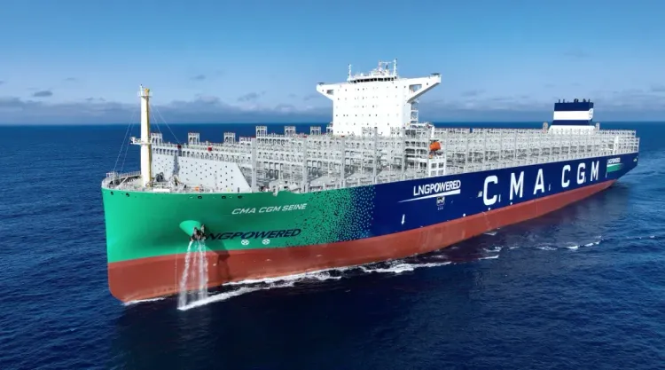 Imagen de portada - CMA CGM Seeks 12 Megamax LNG-Powered Container Ships from Chinese Shipyard