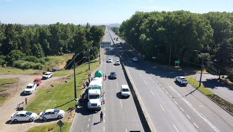 Imagen de portada - Call Reiterated to Respect Regulations Prohibiting Truck Transit on Juan Pablo II Bridge