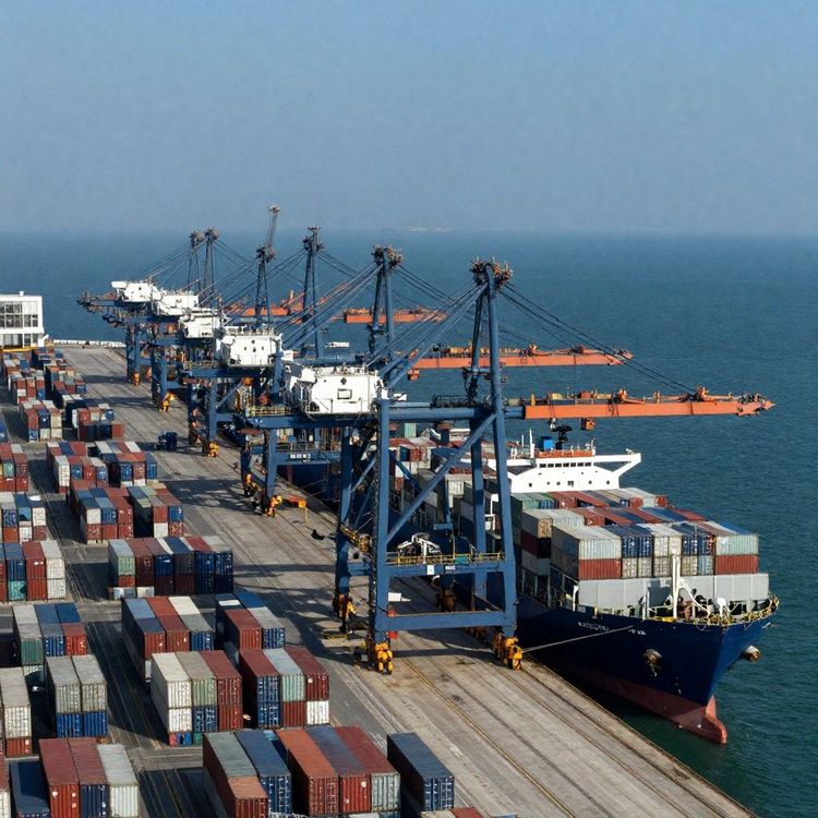 Imagen de portada - Maersk implementa recargo por temporada alta en rutas del Mediterráneo Occidental a EE. UU./Canadá