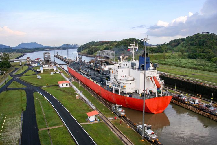 Imagen de portada - Canal de Panamá Cerca de su Capacidad Máxima a Medida que la Crisis de Ormuz Impulsa un Aumento en las Exportaciones de Energía de EE. UU.