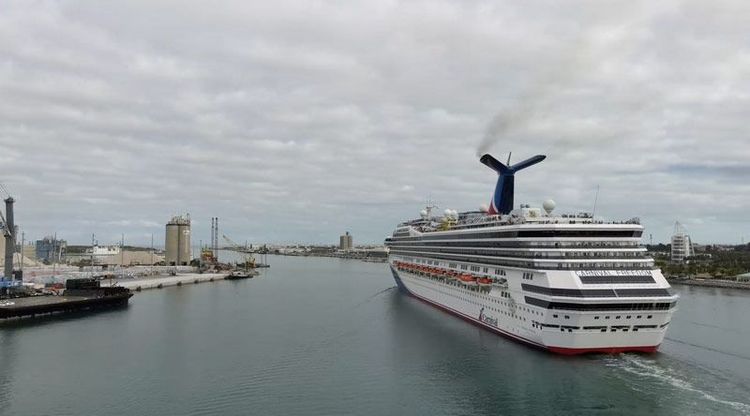 Imagen de portada - Carnival Freedom Inicia Viaje Transatlántico a Barcelona