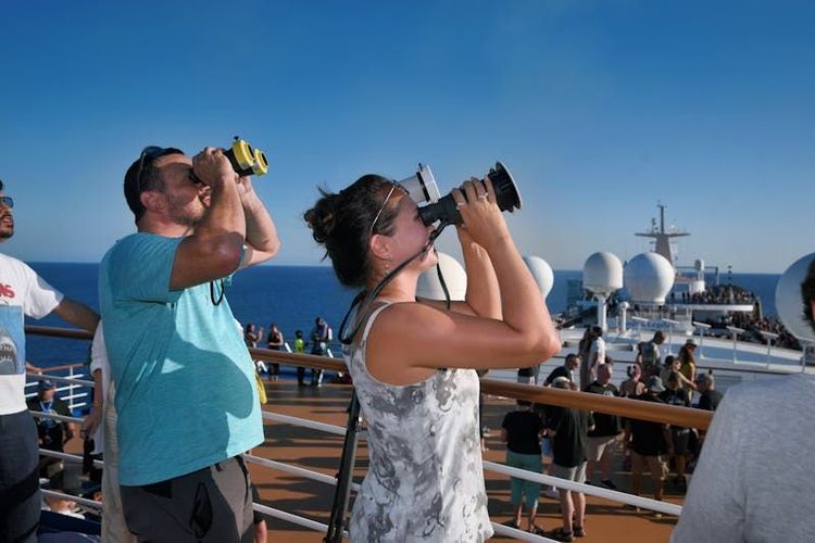 Imagen de portada - Carnival Legend Completa el Primer Crucero con Eclipse Solar en el Atlántico Norte