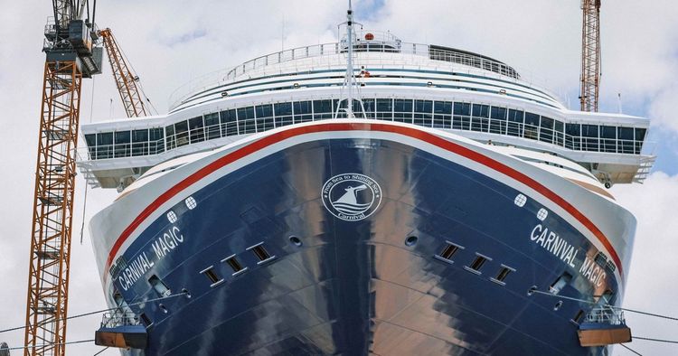 Imagen de portada - Carnival Magic Causa Furor en Miami con Mejoras en Todo el Barco y el Escudo de Proa "From Sea to Shining Sea" Celebrando América