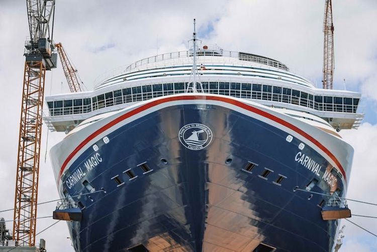 Imagen de portada - Carnival Magic Regresa del Dique Seco con Nuevo Escudo de Proa y Mejoras