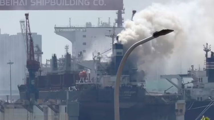 Imagen de portada - China investigates fire at Qingdao shipyard that left 25 dead
