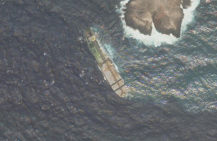 Imagen de portada - Crude Oil Spill from Caroline Bezengi off the Coast of Oman