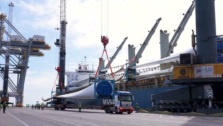 Imagen de portada - DP World Lirquén Unloads the Largest Wind Turbines to Arrive in Chile