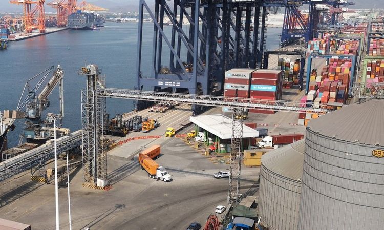 Imagen de portada - Demoras portuarias cuestan más de USD 68 millones mensuales al autotransporte en México