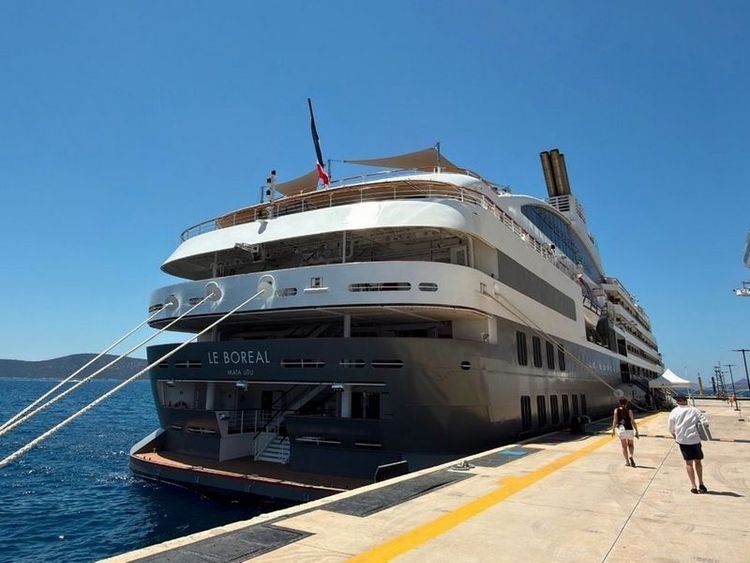 Imagen de portada - El Le Boreal de Ponant llega al puerto de cruceros de Bodrum para su primera escala