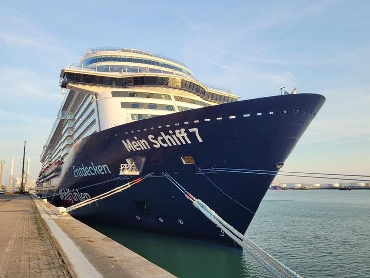 Imagen de portada - El Mein Schiff 7 Regresa a Svalbard con Itinerario de Crucero Ártico