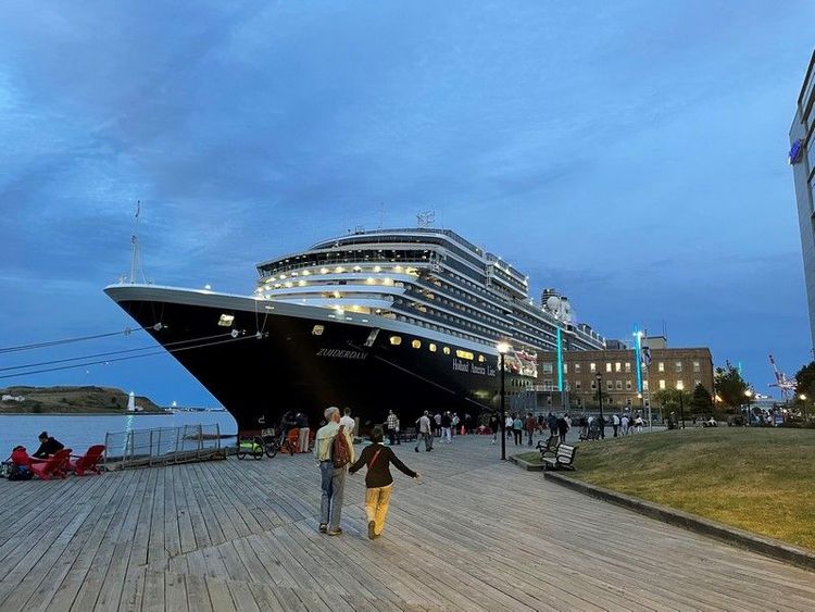 Imagen de portada - El Zuiderdam de Holland America zarpa en un viaje vikingo de 35 noches desde Boston