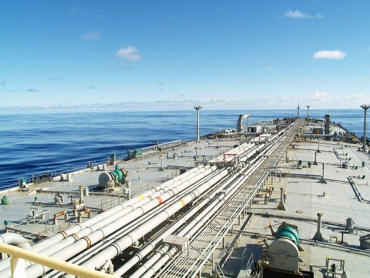Imagen de portada - El envío de superpetroleros a través de Ormuz cuesta 20 millones de dólares, informa el CEO de TotalEnergies