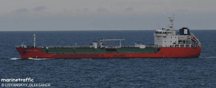 Imagen de portada - El petrolero Havva Ana se incendia en el estrecho de Canakkale, frente a Turquía