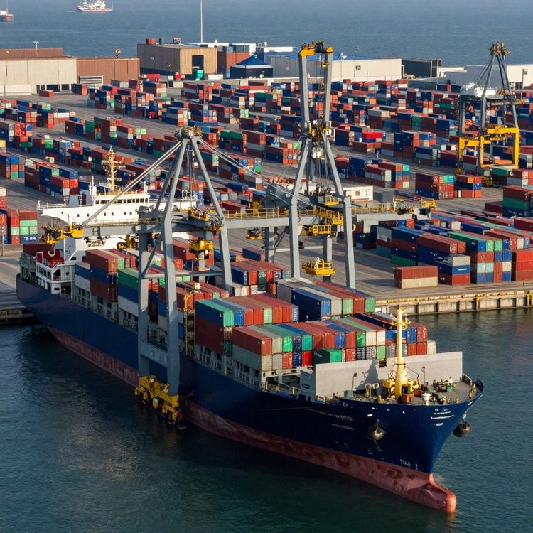 Imagen de portada - Envíos terrestres nórdicos enfrentan recargo de combustible de emergencia en medio de la crisis de suministro en Medio Oriente