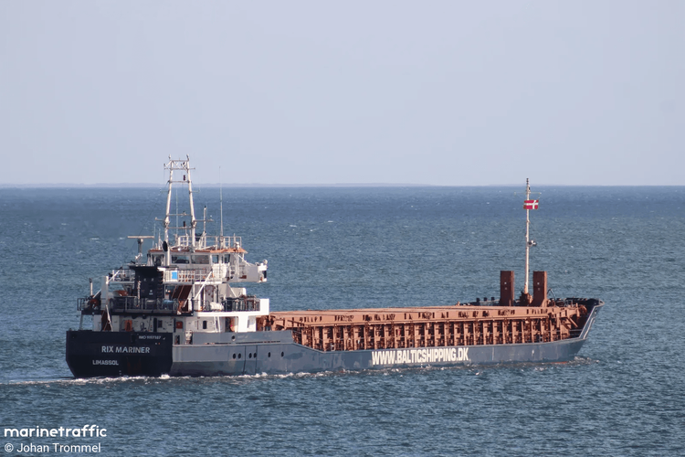Imagen de portada - Esclusa Norte del Canal de Kiel Cerrada por Mancha de Petróleo