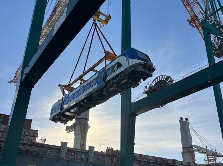 Imagen de portada - Four New Trains Arrive at Port of San Antonio for EFE