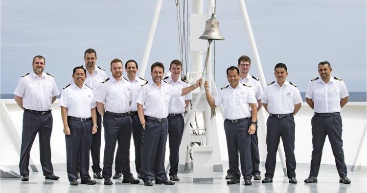 Imagen de portada - Fred. Olsen Cruise Lines firma el Compromiso del Marino como el primer operador de cruceros