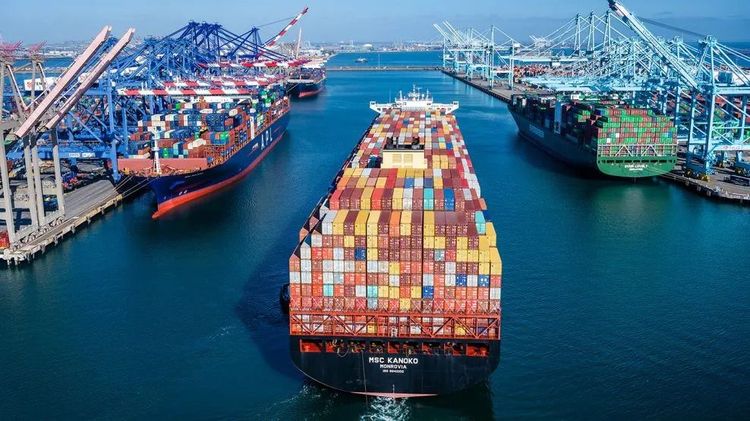 Imagen de portada - Global Shipping Lines Concentrate 14% of Capacity in Latin America