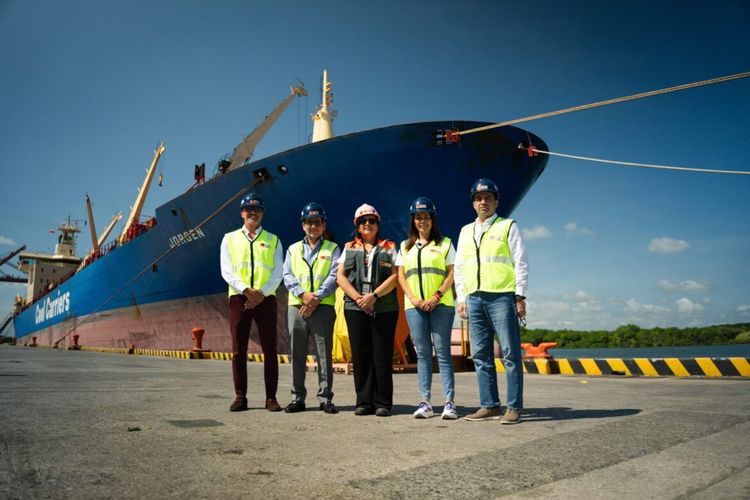 Imagen de portada - Government and Port Sector in Ecuador Strengthen Cooperation for Employment and Logistics