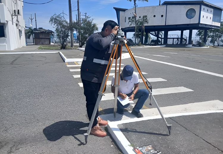 Imagen de portada - INOCAR verifica las condiciones del canal de acceso tras el dragado del Puerto de Esmeraldas